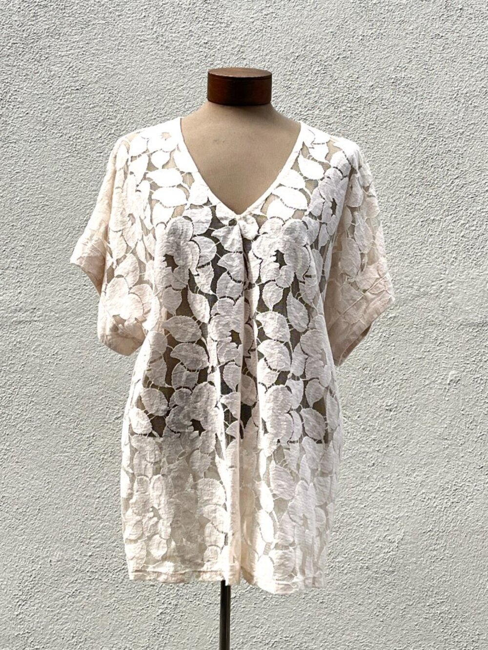Leyendecker Los Angeles Boho Off White Lace and Mesh Cap Sleeve Shirt Tunic